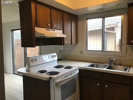 4th image of 3012 NE 86th Ave