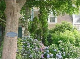 4 Osborne Ct, Newport, RI 02840