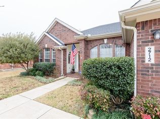 2712 Hollow Ridge Dr, Denton, TX 76210