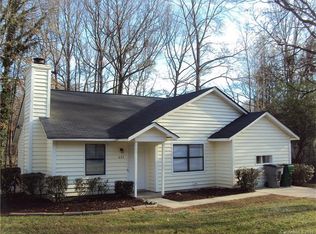 627 Pennwood Ln, Charlotte, NC 28215