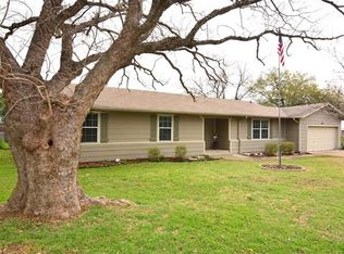 804 Debus Dr, Taylor, TX 76574