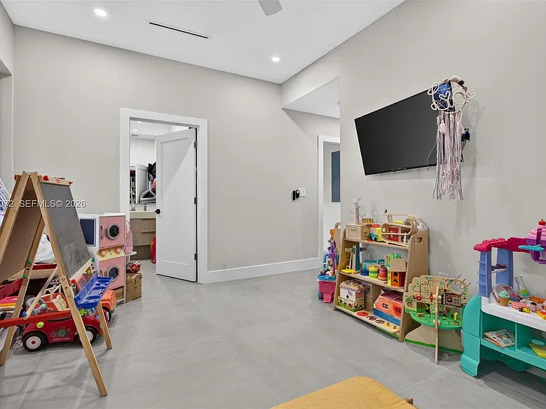 645 NE 53rd St — Photo 33