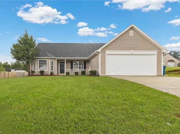 1802 Lochwood Dr, Greensboro, NC 27406