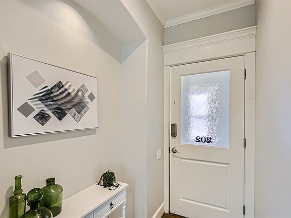 5th image of 4038 Lemmon Ave Ste 202
