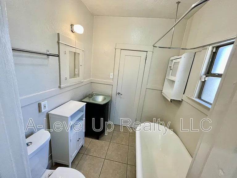 306 N Euclid Ave — Photo 8