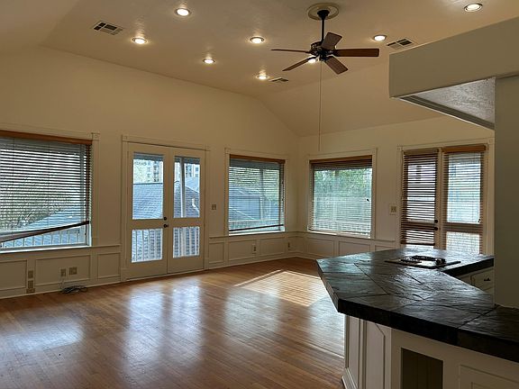 4th image of 6016 Center St #A