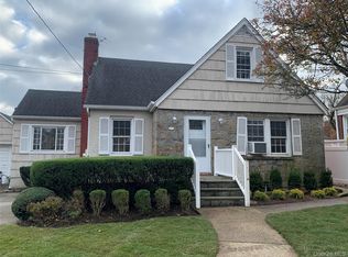 700 Tulip Ave, Floral Park, NY 11001