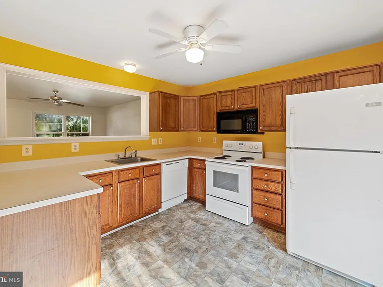 570 Highland Towne Ln — Photo 23