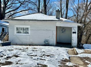 2022 Country Club Dr, Alton, IL 62002