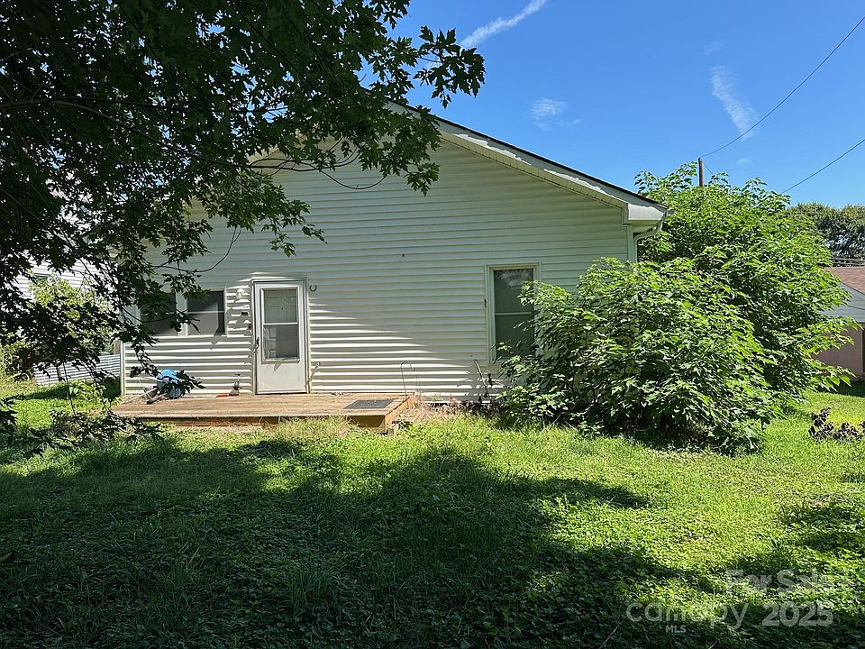 2nd image of 209 W Main St