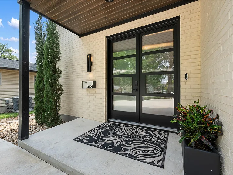 2603 Euclid Ave — Photo 2