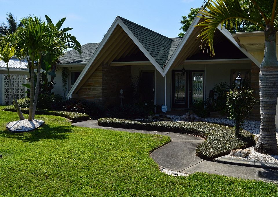 1st image of 1316 40th Ave NE