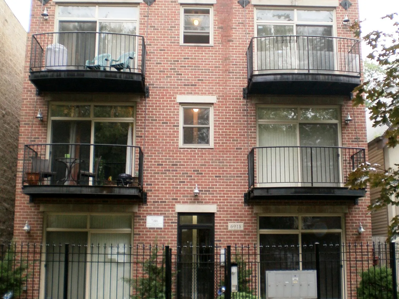 2 bed, 1100 sqft, $2,100 — Photo 1