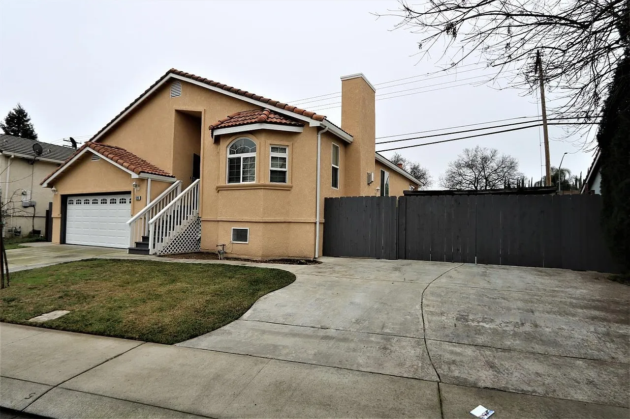 3 bed, 1752 sqft, $2,500 — Photo 1