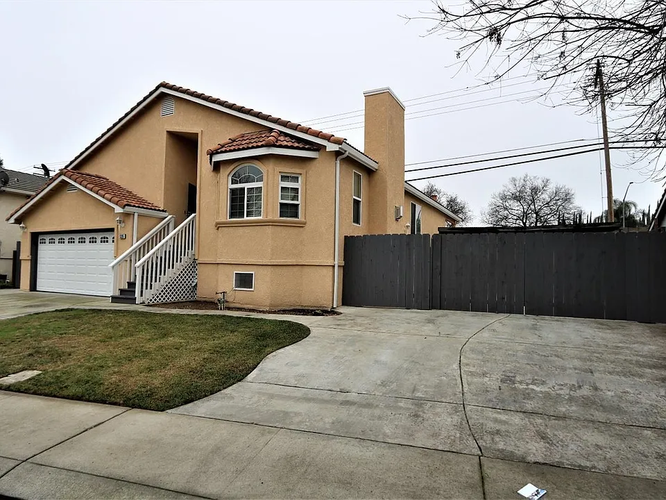 1320 Crater Ave