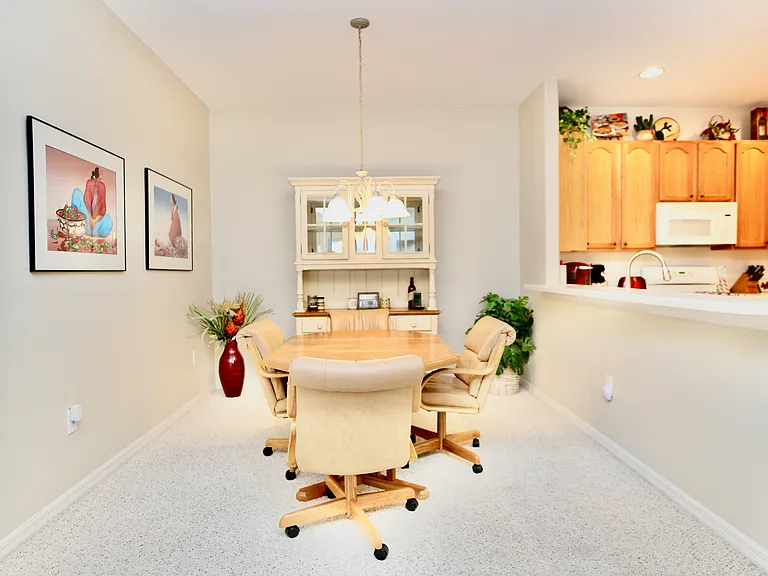2753 Tanglewylde Dr — Photo 5