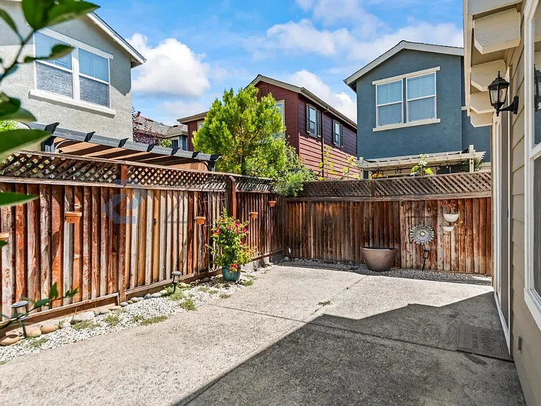 741 Tennyson Dr — Photo 26
