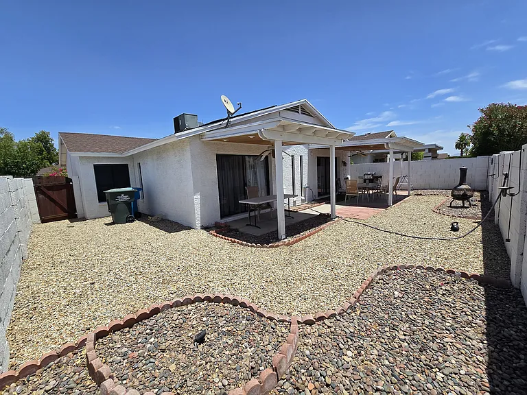 413 W Beverly Ln — Photo 8