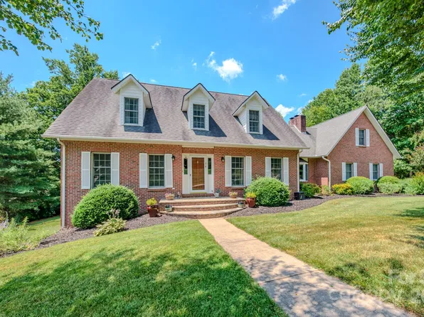 74 Challedon Dr, Candler, NC 28715