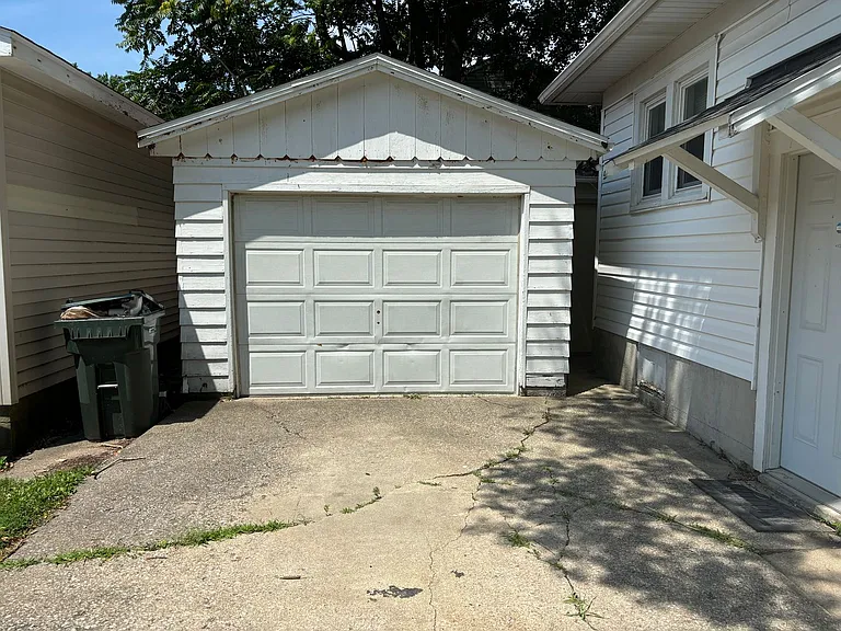 709 E Main St — Photo 17