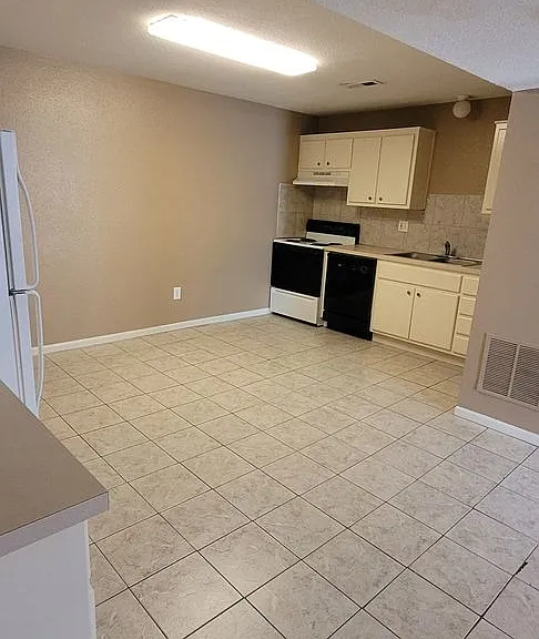 801 Johnson Cir — Photo 15