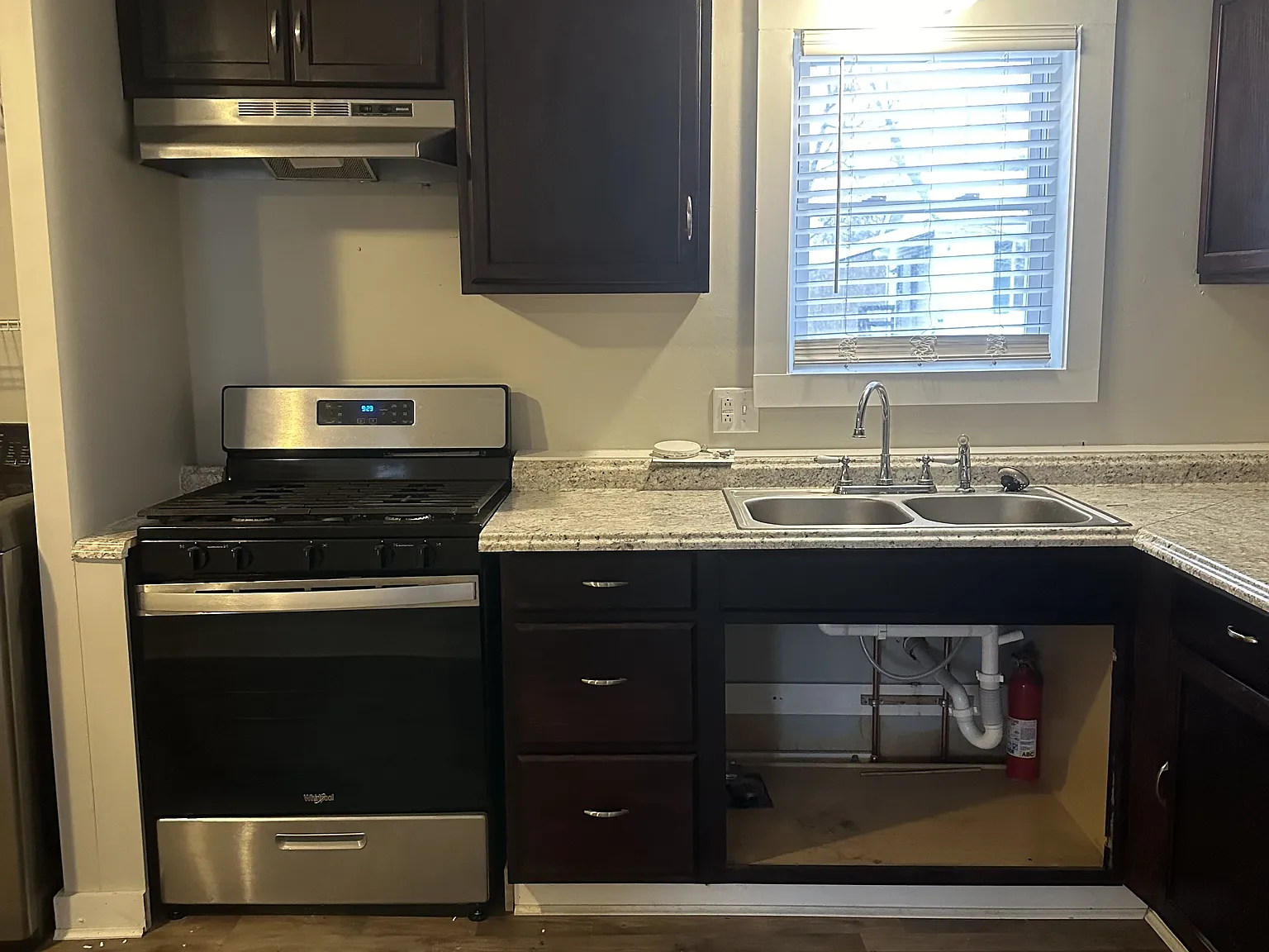 1 bed, 1000 sqft, $1,375 — Photo 3