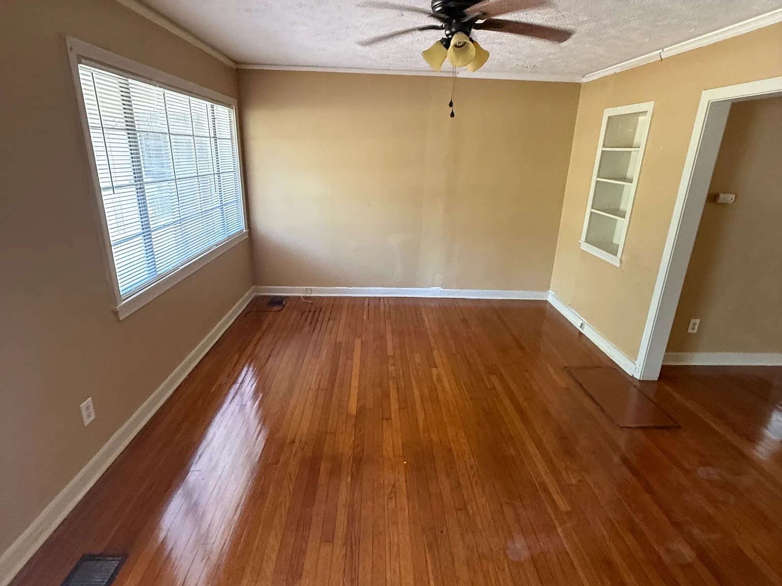3 bed, 1488 sqft, $1,000 — Photo 2