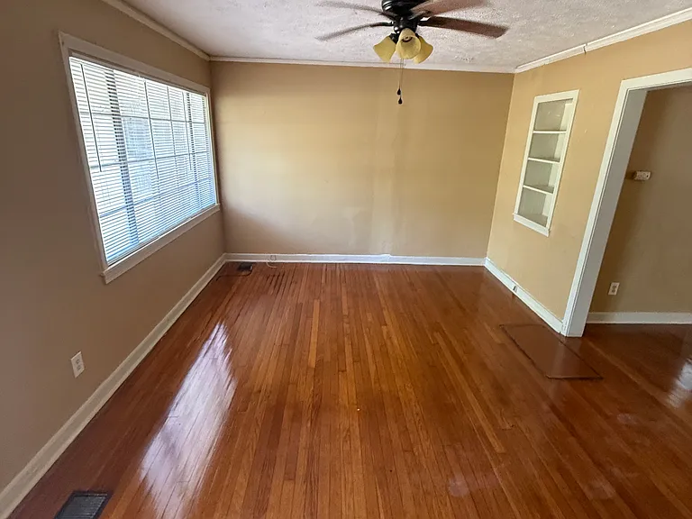 739 Alvaredo St — Photo 2