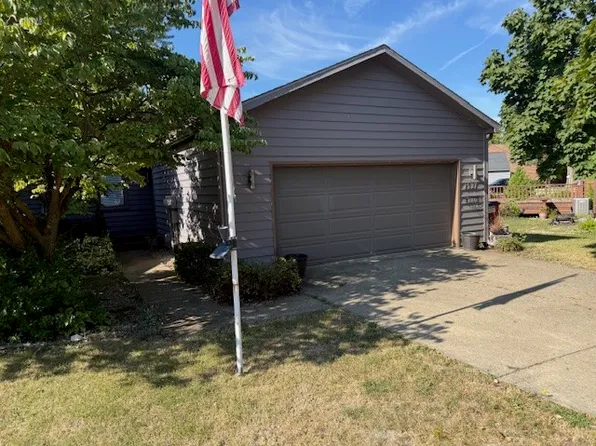 1527 Devonshire Dr, Champaign, IL 61821