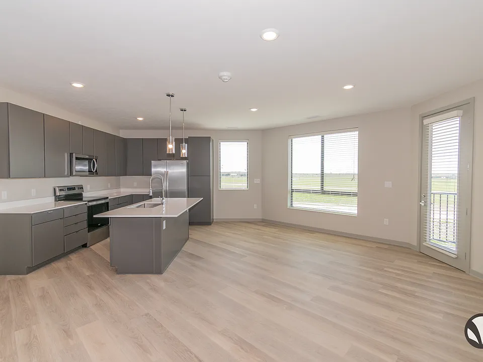 Chateau at Yankee Hill Apartments