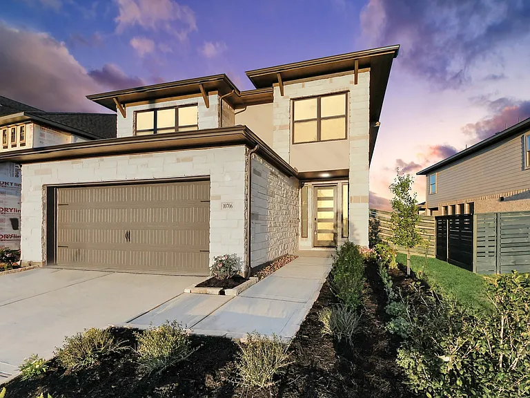 10706 Ursa St — Photo 3