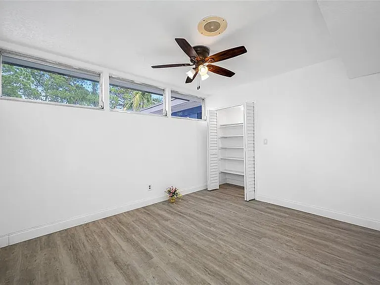 7990 42nd St N — Photo 11