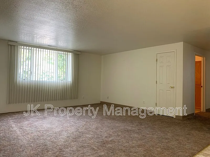 2 bed, 1.0 bath, 1008 sqft, $1,299 — Photo 4