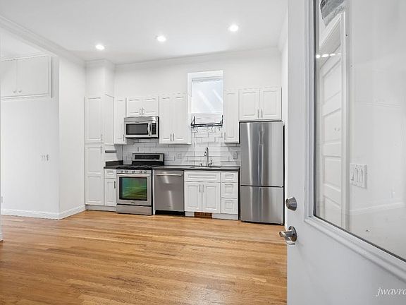 2nd image of 1789 McAllister St