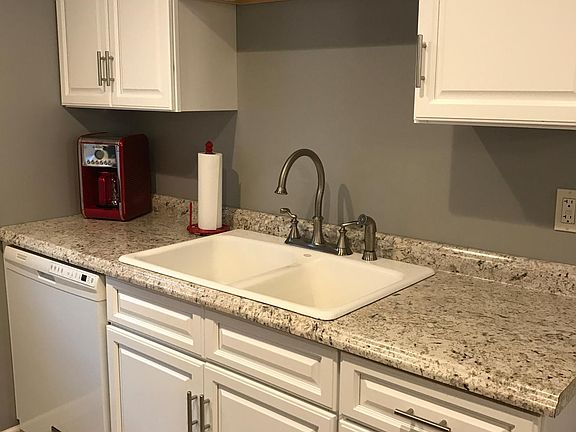 3rd image of 69 Avery Ave #2