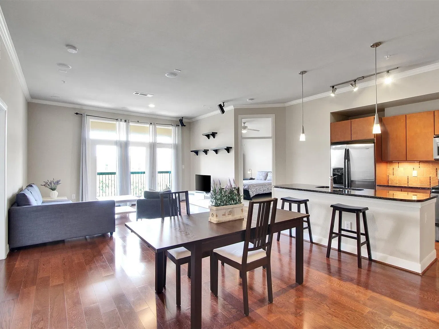 2 bed, 2.0 bath, 1311 sqft, $2,200 — Photo 1