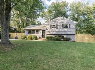 921 Frederick St SW, Vienna, VA 22180