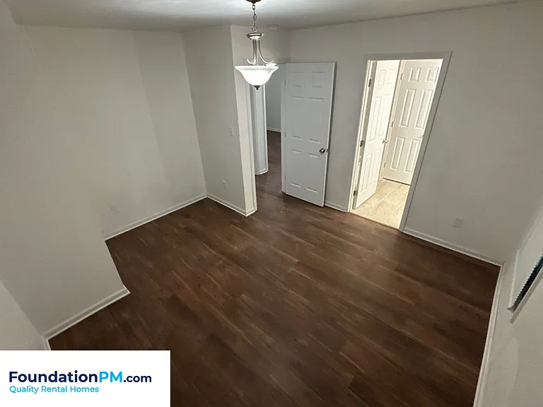 1663 Humber St — Photo 19