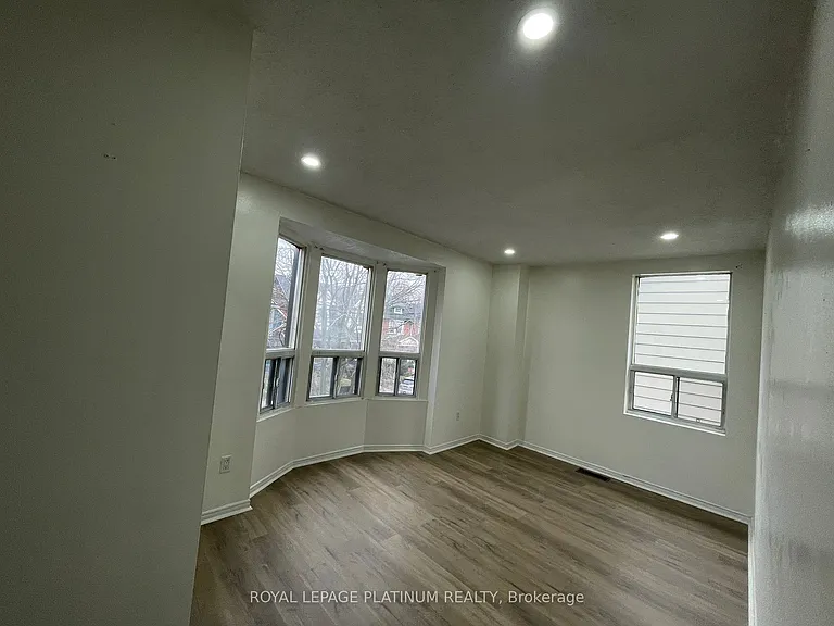 700 Brock Ave — Photo 17