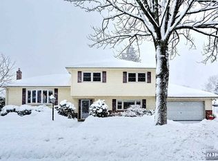 346 Prell Ln, Oradell, NJ 07649