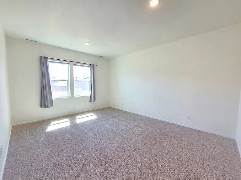 5711 W Georgetown Ln — Photo 12