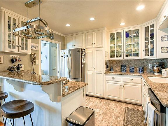 4th image of 1247 Farringdon Dr