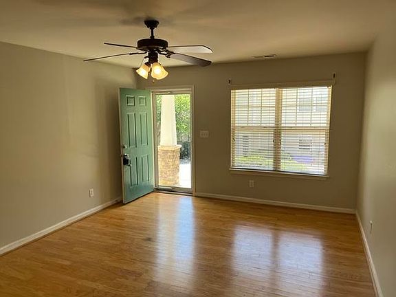 5th image of 15 Singleton Ln