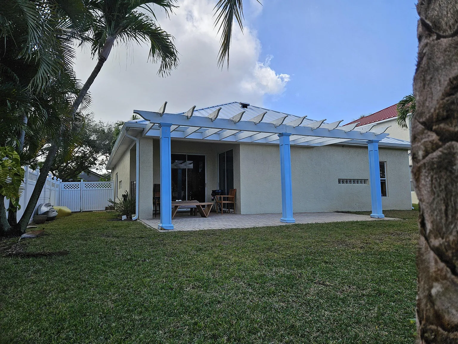 3 bed, 2.0 bath, 1641 sqft, $5,700 — Photo 4