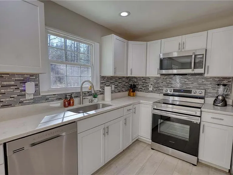 115 Hollybrook Rd — Photo 5
