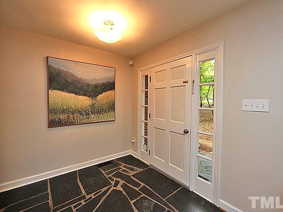 4th image of 418 Lakeshore Ln