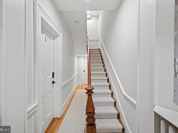 5th image of 524 Queen St