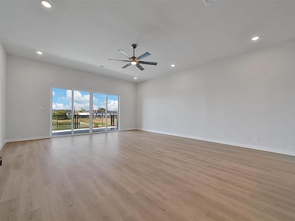 5th image of 4408 Tucker Ln