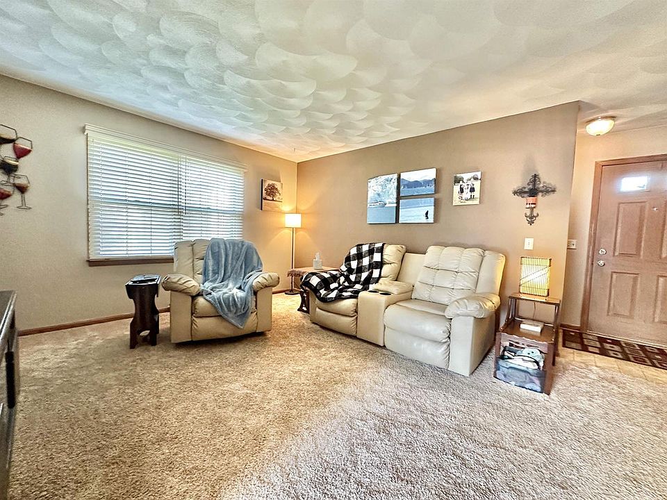 East Wuthering Hills Cond 4502 E Milwaukee St Janesville, WI Zillow