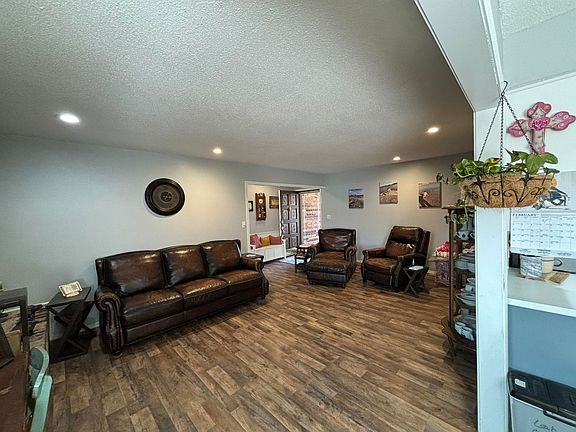 5th image of 3105 W Willowbrook Dr